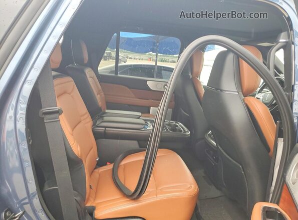 5LMJJ2LT8LEL13557 2020 LINCOLN NAVIGATOR Blue Widok wnętrza z tyłu