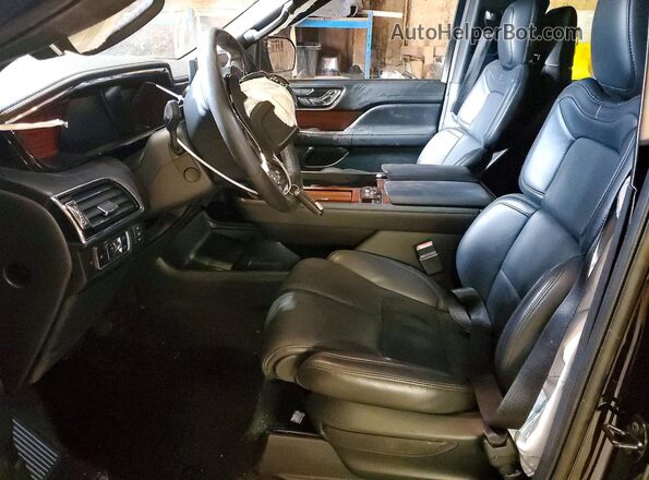 5LMJJ3LG6REL17771 2024 LINCOLN NAVIGATOR Черный Вид салона спереди