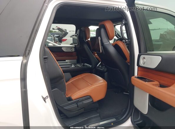 5LMJJ3LTXJEL08024 2018 LINCOLN NAVIGATOR L White Widok naklejki z numerem VIN