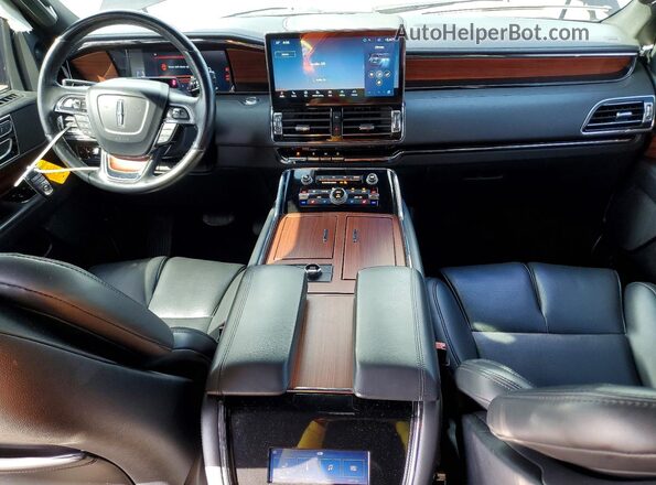 5LMJJ3NG1REL04360 2024 LINCOLN NAVIGATOR Black Vista del salpicadero