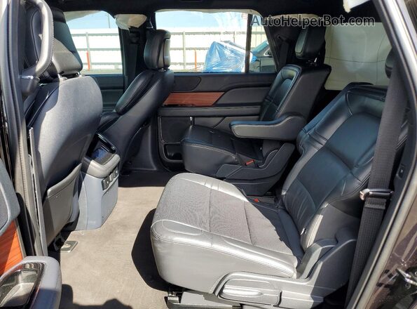 5LMJJ3NG1REL04360 2024 LINCOLN NAVIGATOR Black Vista interior trasera