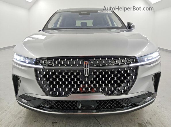 5LMPJ8JA1TJ030942 2026 LINCOLN NAUTILUS Серебряный Вид спереди