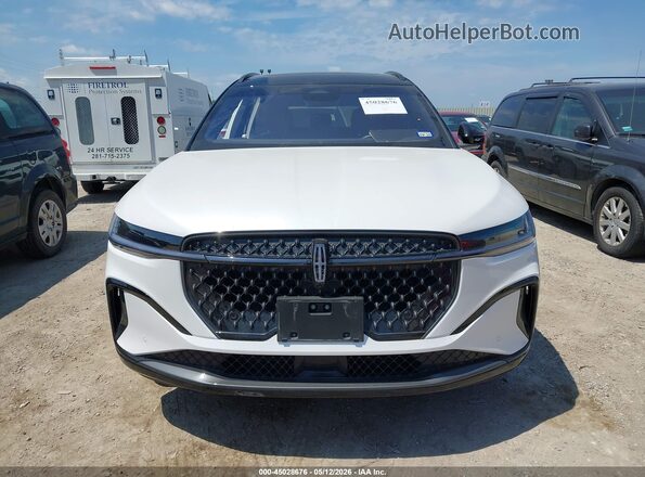 5LMPJ8KA2RJ859090 2024 LINCOLN NAUTILUS White Rear interior view