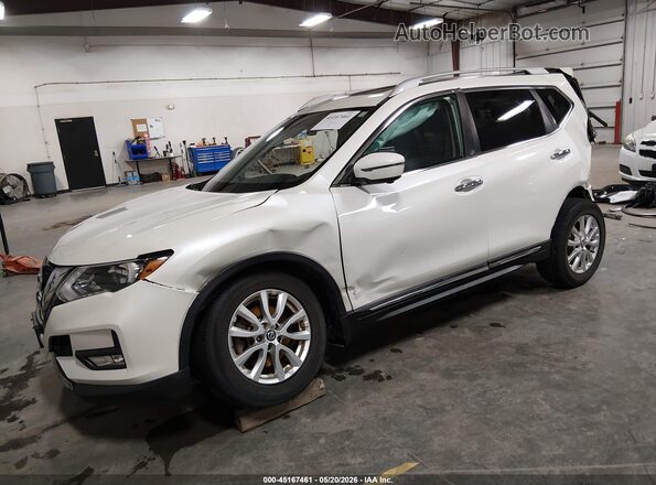 5N1AT2MM6HC750691 2017 NISSAN ROGUE Белый Передняя левая четверть