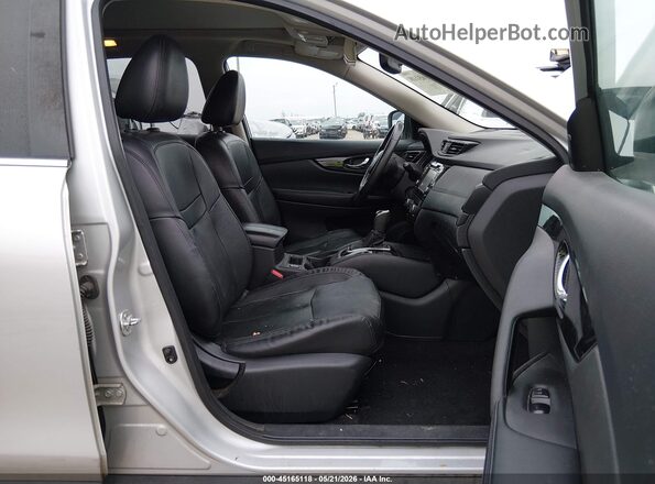 5N1AT2MT0HC747857 2017 NISSAN ROGUE Silver Вид салону спереду