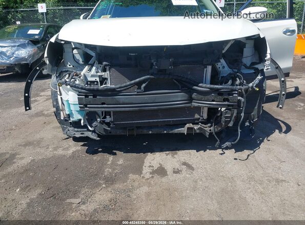 5N1AT2MT1JC755018 2018 NISSAN ROGUE White Вид спереду