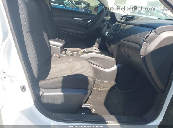 5N1AT2MT1JC772319 2018 NISSAN ROGUE White Front interior view