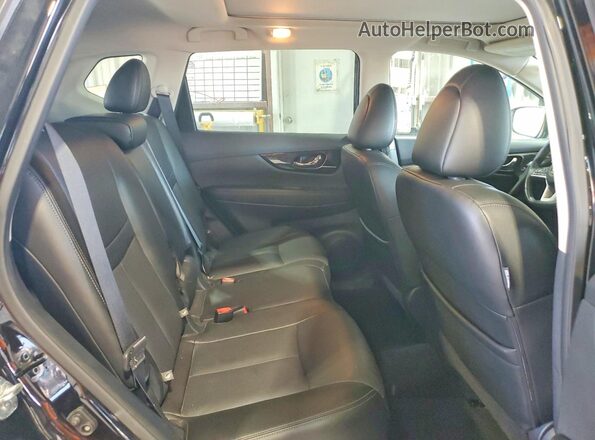 5N1AT2MT4HC819000 2017 NISSAN ROGUE Black Rear interior view