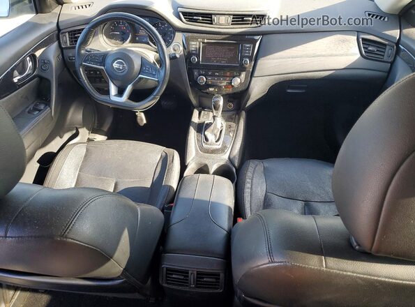5N1AT2MT5KC776519 2019 NISSAN ROGUE Silver Вид панелі приладів