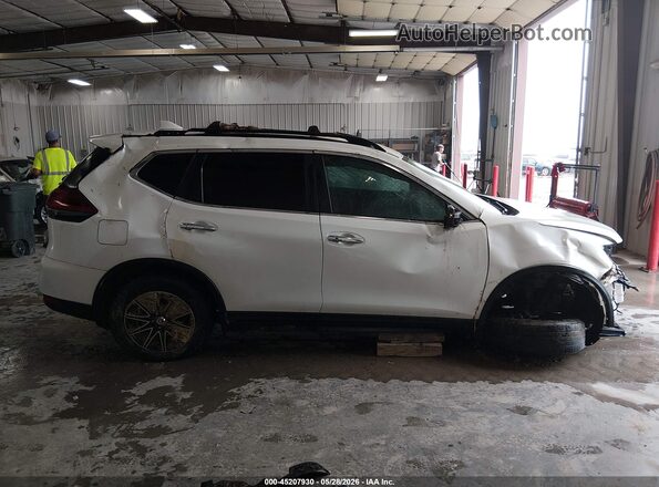 5N1AT2MT6JC798351 2018 NISSAN ROGUE White Вид задньої частини салону