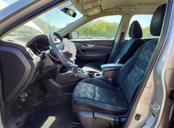 5N1AT2MT8GC810587 2016 NISSAN ROGUE Silver Front interior view