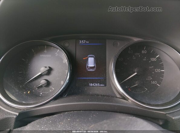 5N1AT2MT8JC753590 2018 NISSAN ROGUE White Widok tylnych siedzeń