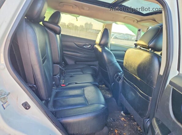 5N1AT2MT9HC866068 2017 NISSAN ROGUE White Вид задньої частини салону