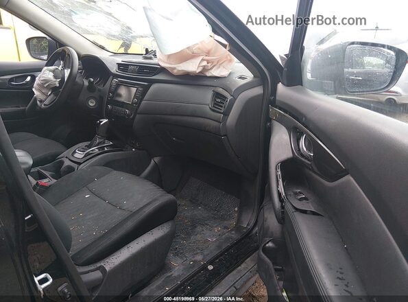 5N1AT2MT9JC765103 2018 NISSAN ROGUE Черный Вид салона спереди