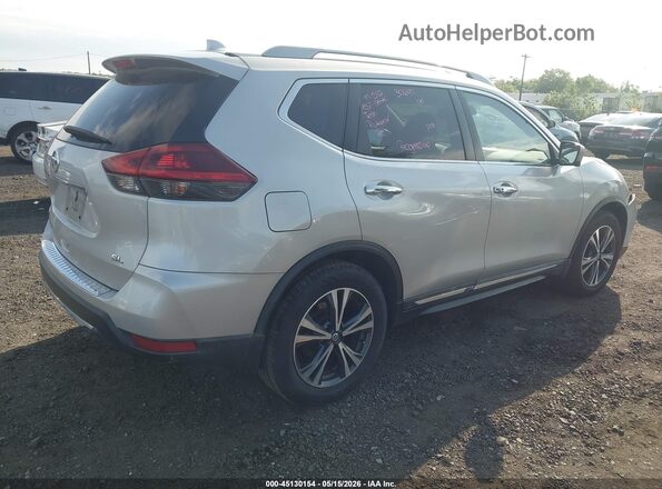 5N1AT2MT9JC820701 2018 NISSAN ROGUE Серебряный Задняя правая четверть