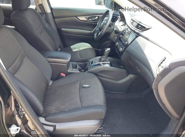 5N1AT2MTXHC769283 2017 NISSAN ROGUE Черный Вид салона спереди
