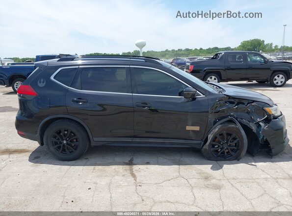 5N1AT2MTXHC769283 2017 NISSAN ROGUE Черный Вид задней части салона