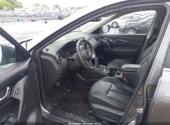 5N1AT2MTXLC745798 2020 NISSAN ROGUE Серый Вид салона спереди