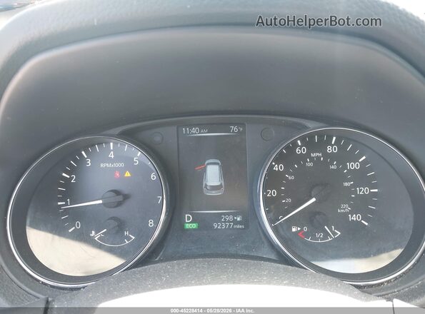 5N1AT2MV1HC897008 2017 NISSAN ROGUE White Հետևի նստատեղերի տեսք