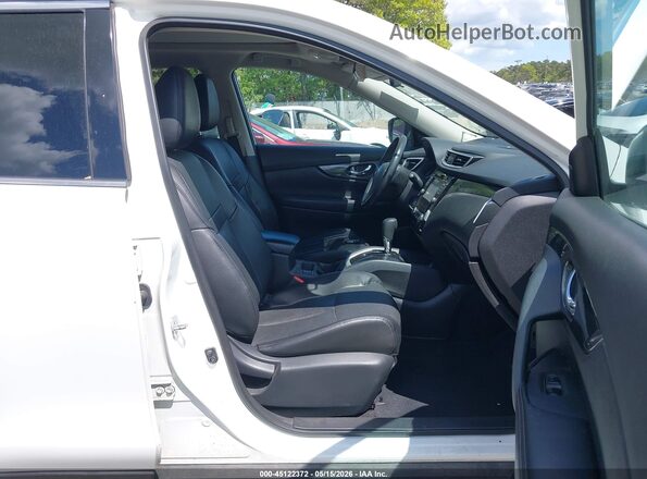 5N1AT2MV2GC752896 2016 NISSAN ROGUE Белый Вид салона спереди