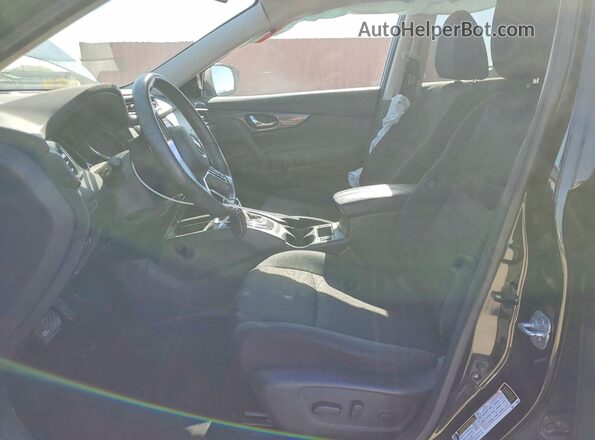 5N1AT2MV3JC826561 2018 NISSAN ROGUE Green Front interior view