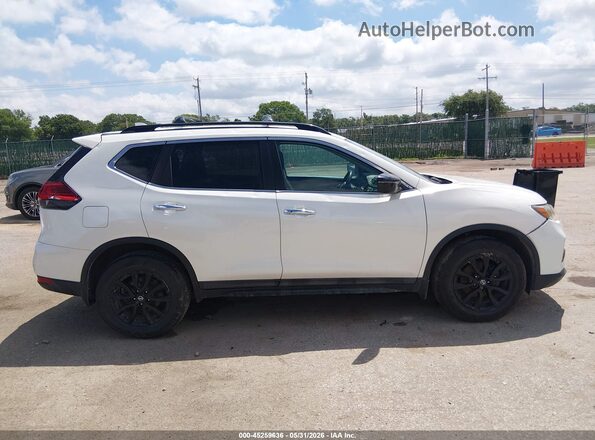 5N1AT2MV4HC895818 2017 NISSAN ROGUE White Սալոնի հետևի տեսք