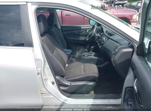 5N1AT2MV5HC879045 2017 NISSAN ROGUE Silver Front interior view