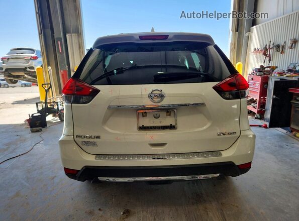 5N1AT2MV6HC820134 2017 NISSAN ROGUE Белый Вид сзади