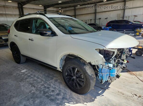 5N1AT2MV6HC820134 2017 NISSAN ROGUE Белый Передняя правая четверть