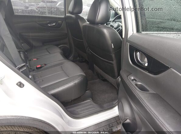 5N1AT2MV8HC845486 2017 NISSAN ROGUE Silver 