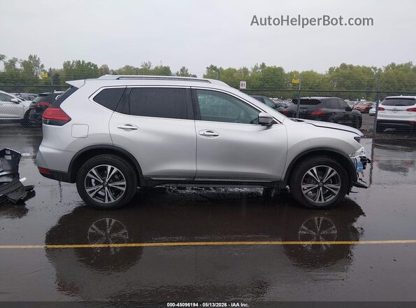5N1AT2MV8HC845486 2017 NISSAN ROGUE Silver 