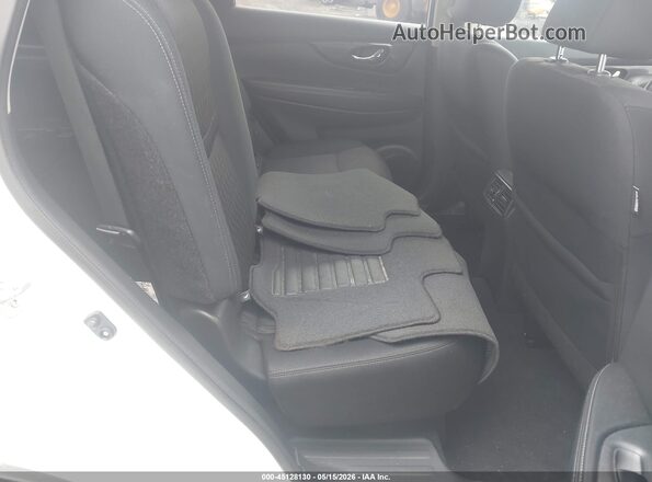 5N1AT2MV8JC743322 2018 NISSAN ROGUE White VIN կոդի պիտակի տեսք