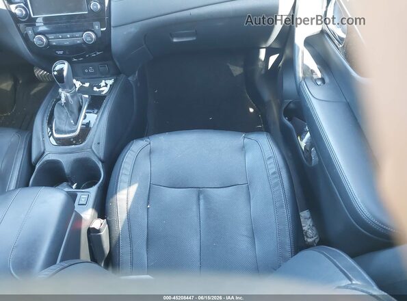 5N1AT2MV8JC834770 2018 NISSAN ROGUE Gray Front interior view