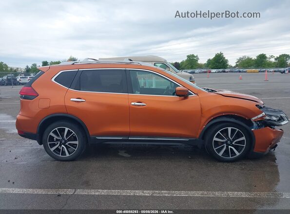 5N1AT2MV9HC740049 2017 NISSAN ROGUE Оранжевый Вид задней части салона