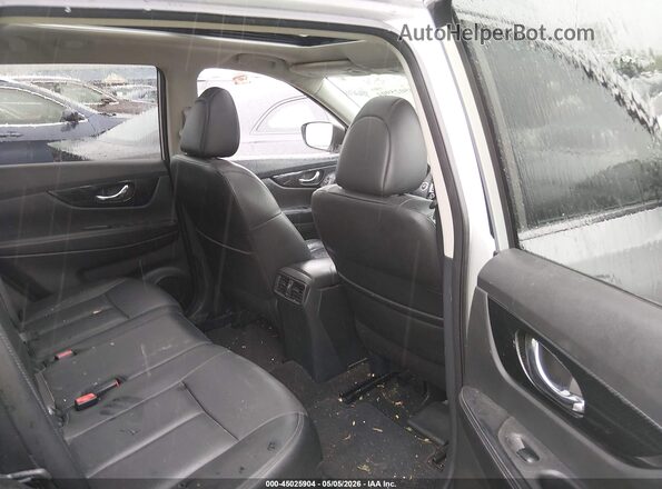 5N1AT2MVXJC808817 2018 NISSAN ROGUE Silver 