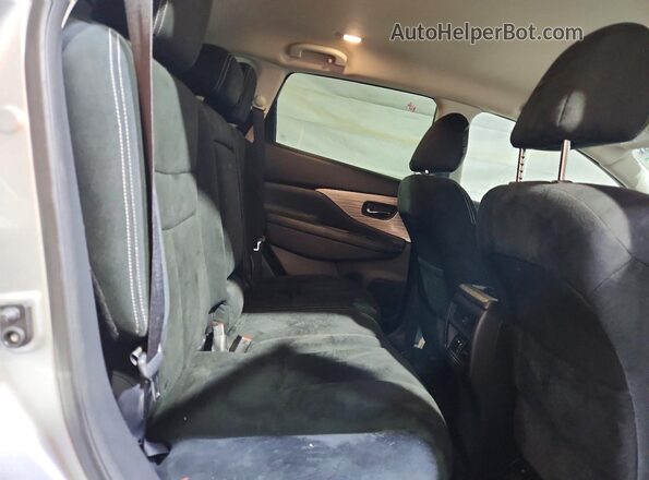 5N1AZ2MH2GN104469 2016 NISSAN MURANO Silver Rear interior view