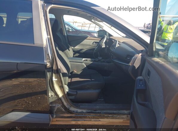5N1BT3AB4PC686923 2023 NISSAN ROGUE Черный Вид салона спереди
