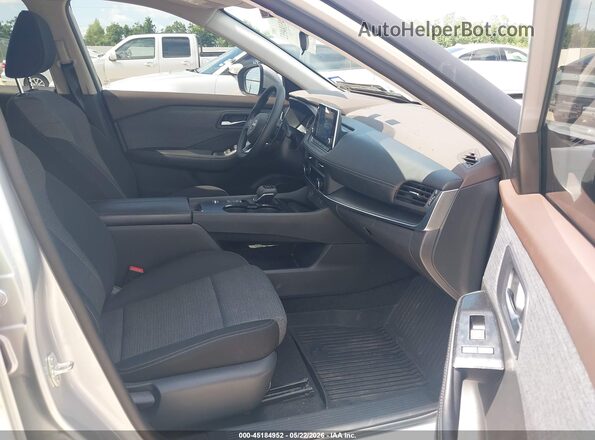 5N1BT3BA6PC867480 2023 NISSAN ROGUE Silver Widok wnętrza z przodu