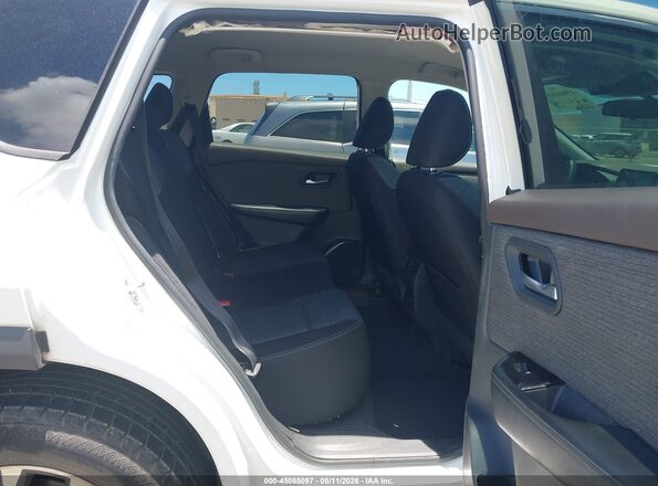 5N1BT3BA9PC692206 2023 NISSAN ROGUE White Vista de la etiqueta del VIN