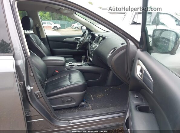 5N1DR2MM1HC655015 2017 NISSAN PATHFINDER Gray Front interior view