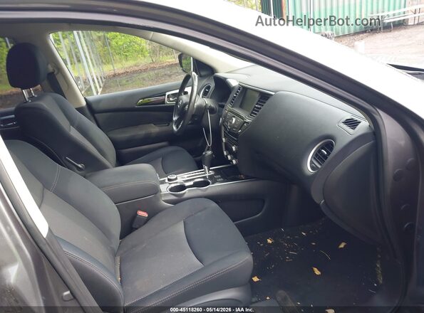 5N1DR2MM1HC677712 2017 NISSAN PATHFINDER Серый Вид салона спереди