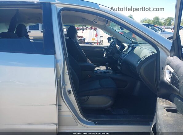 5N1DR2MM6HC656337 2017 NISSAN PATHFINDER Silver Front interior view