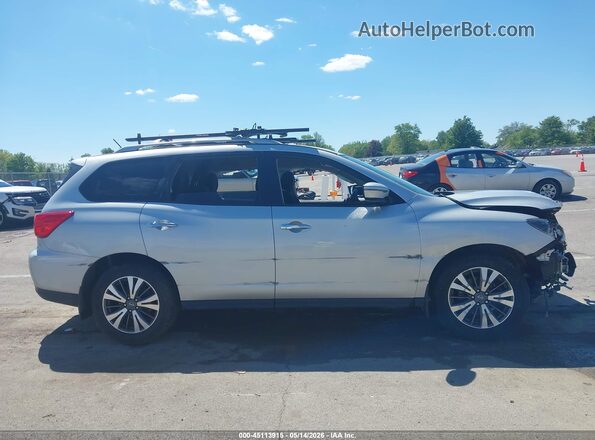 5N1DR2MM6HC656337 2017 NISSAN PATHFINDER Silver Rear interior view