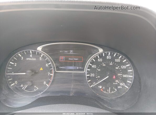 5N1DR2MM9HC606628 2017 NISSAN PATHFINDER Красный Вид задних сидений