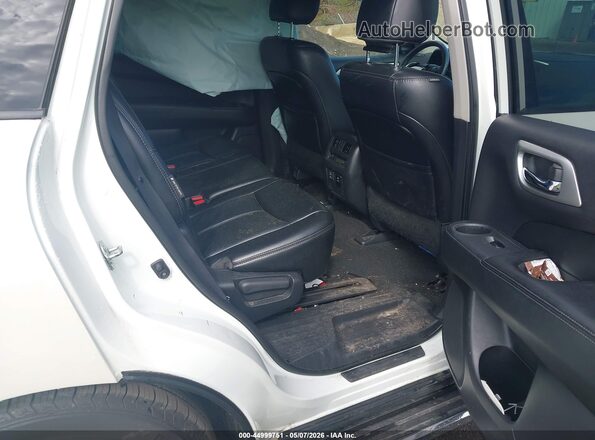 5N1DR2MM9JC613519 2018 NISSAN PATHFINDER White Vista de la etiqueta del VIN