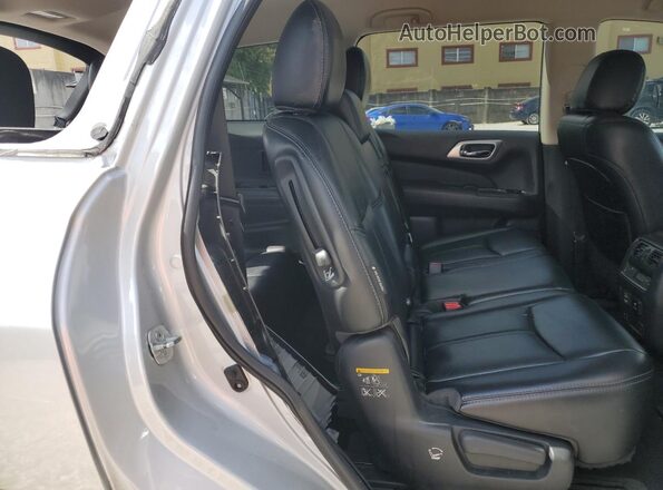 5N1DR2MN0JC653206 2018 NISSAN PATHFINDER Silver Vista interior trasera