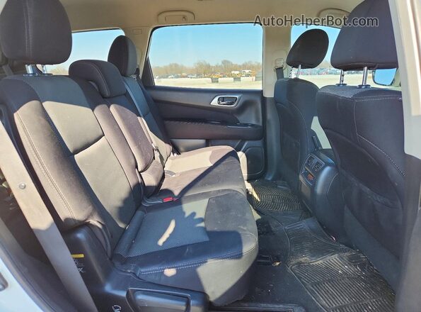 5N1DR2MN5HC650215 2017 NISSAN PATHFINDER White Rear interior view