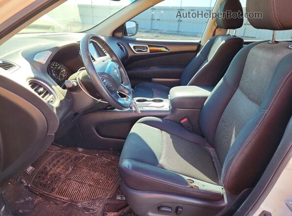 5N1DR2MN5HC650215 2017 NISSAN PATHFINDER White Front interior view