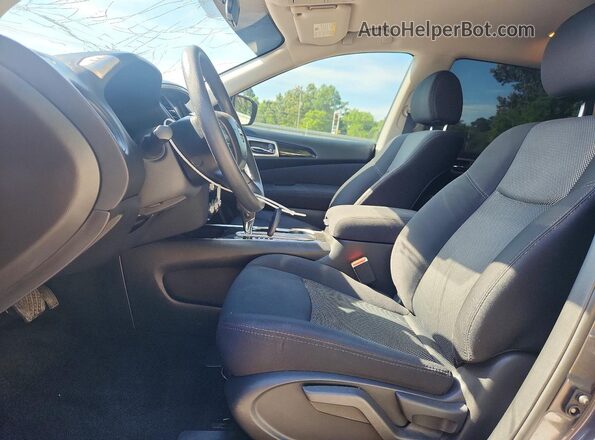 5N1DR2MN7HC623114 2017 NISSAN PATHFINDER Серый Вид салона спереди