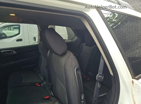 5N1DR2MN7JC673968 2018 NISSAN PATHFINDER White Widok wnętrza z tyłu